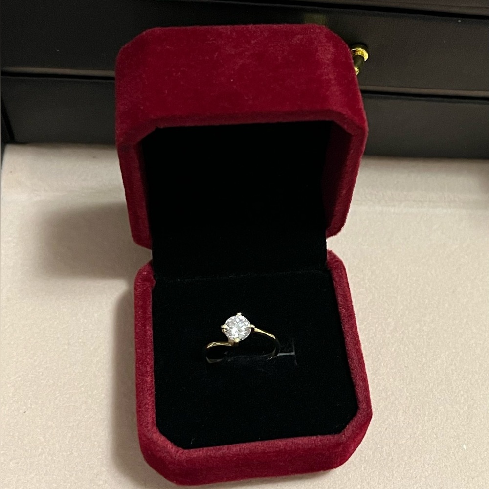 Engagement Ring 1ct Russian Brilliant Stone